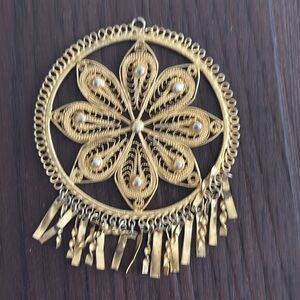 GOLD TONE NECKLACE CHARM FLOWER MOTIF METALLIC STRIPS DANGLE MEXICAN FOLKLORE
